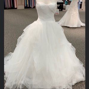 Vera Wang Organza Ball Gown Wedding Dress Size 6